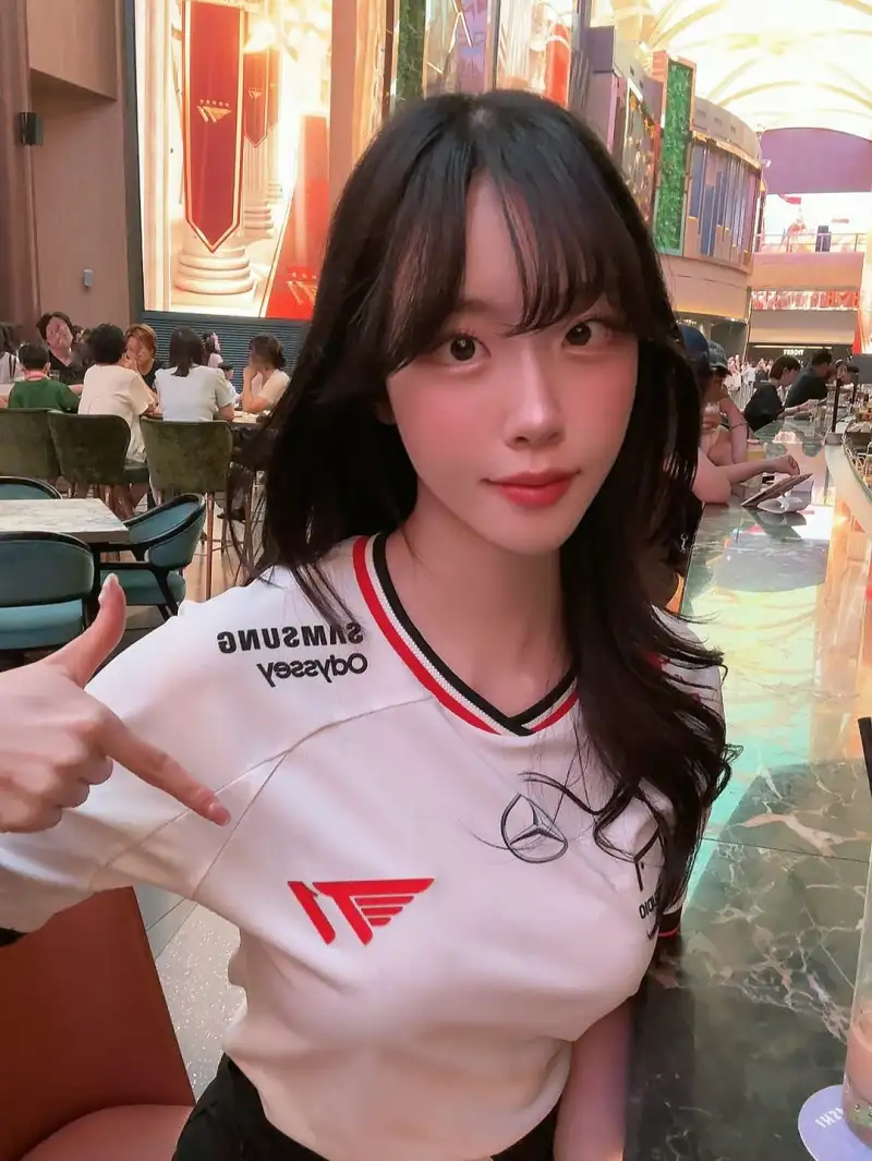 九游娱乐-T1官宣Keria续约三年，今天看下T1韩网女粉