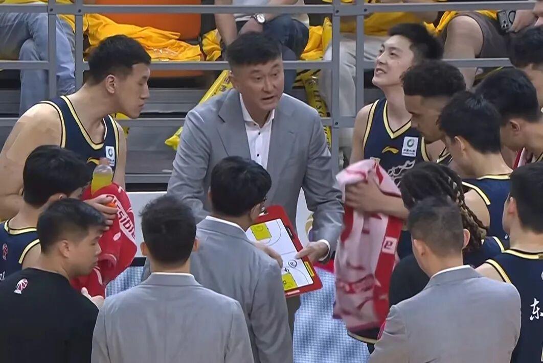 广东男篮加时3分险胜北京,张皓嘉读秒绝杀 胡明轩23+6奎因39+9+8